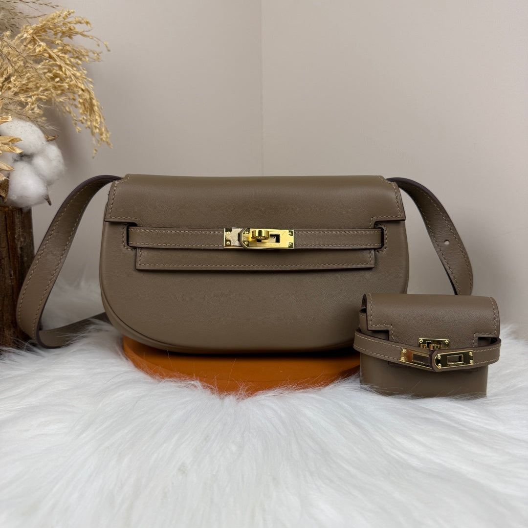 Kelly Move Moon Bag – Swift Leather, Gold hardware