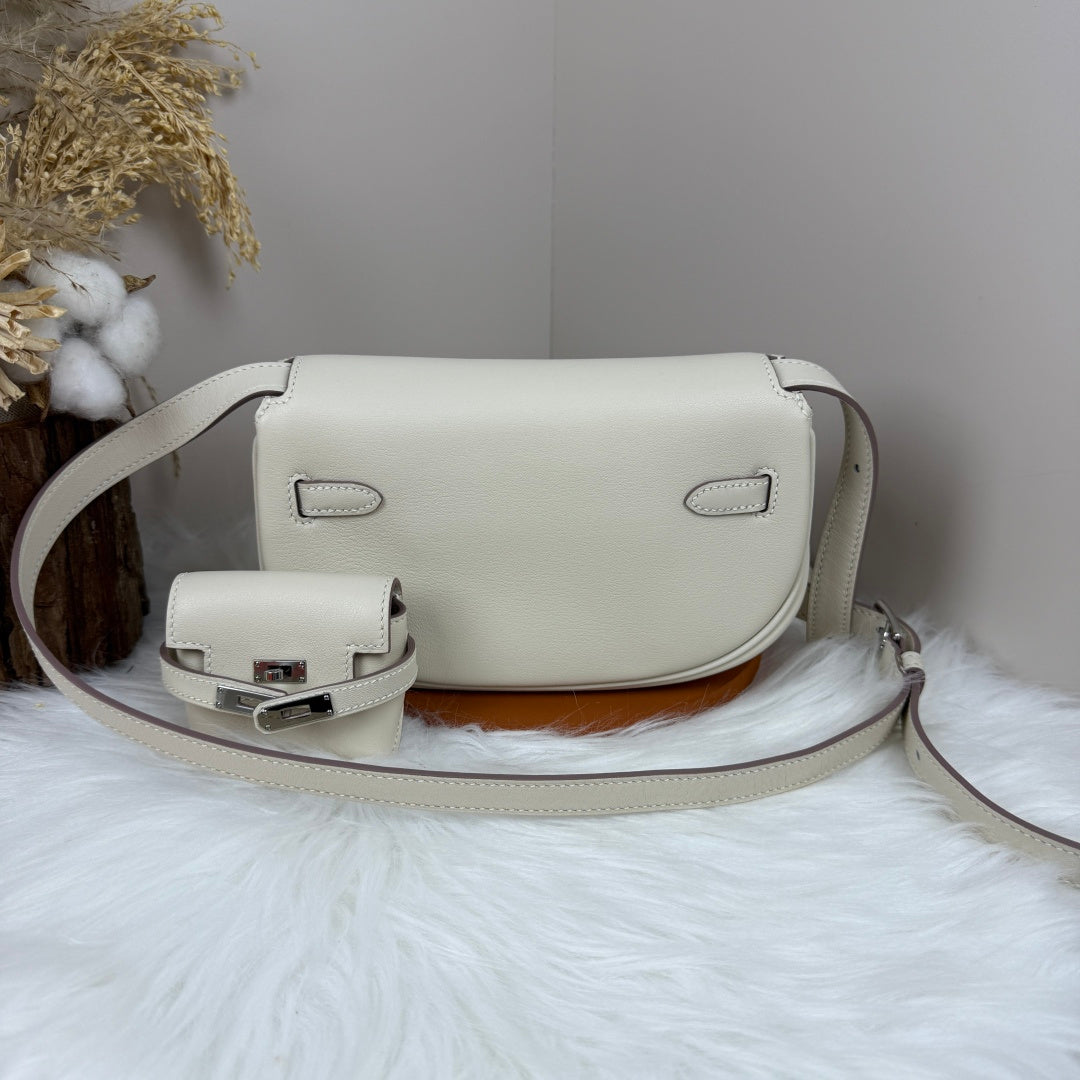Kelly Move Moon Bag – Swift Leather, Silver hardware