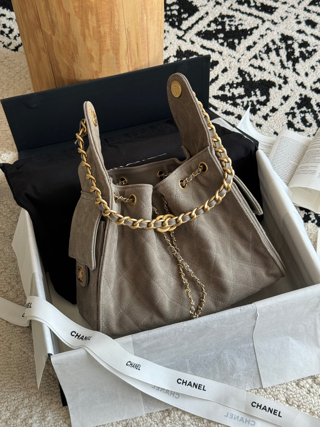 25 Medium Quilted Handbag