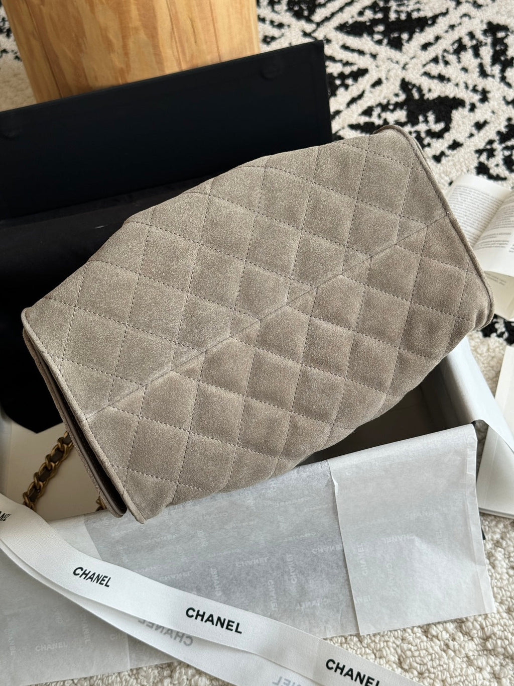 25 Medium Quilted Handbag