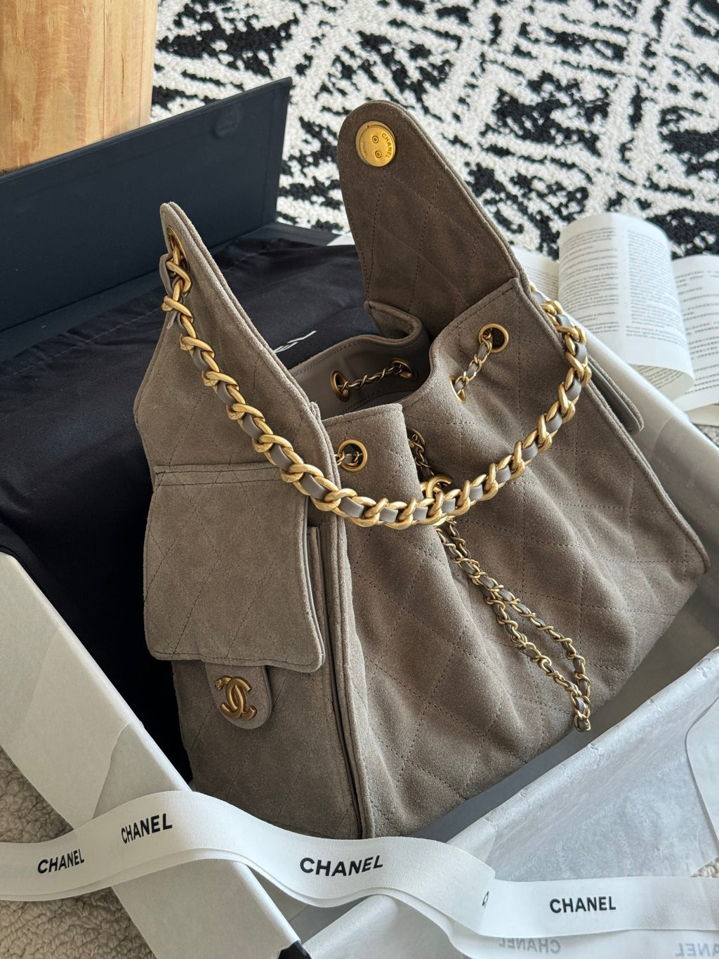 25 Medium Quilted Handbag