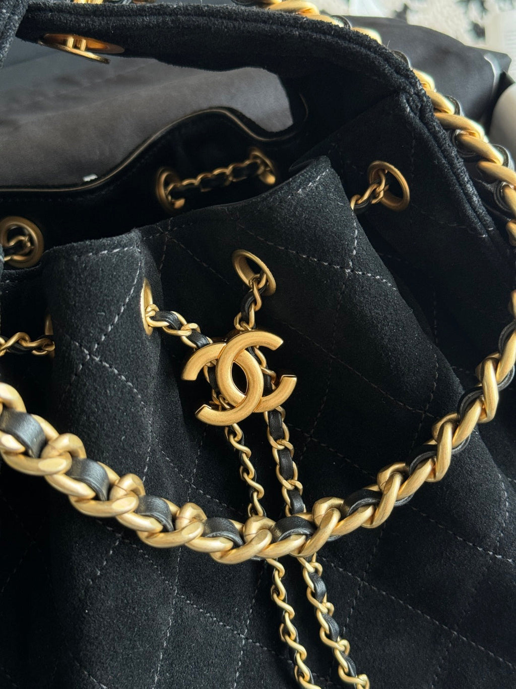 25 Medium Quilted Handbag
