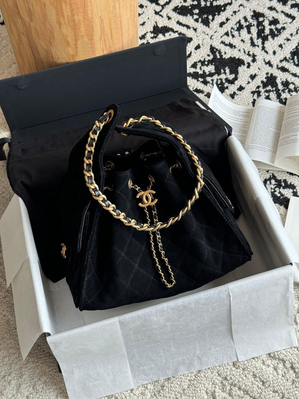 25 Medium Quilted Handbag