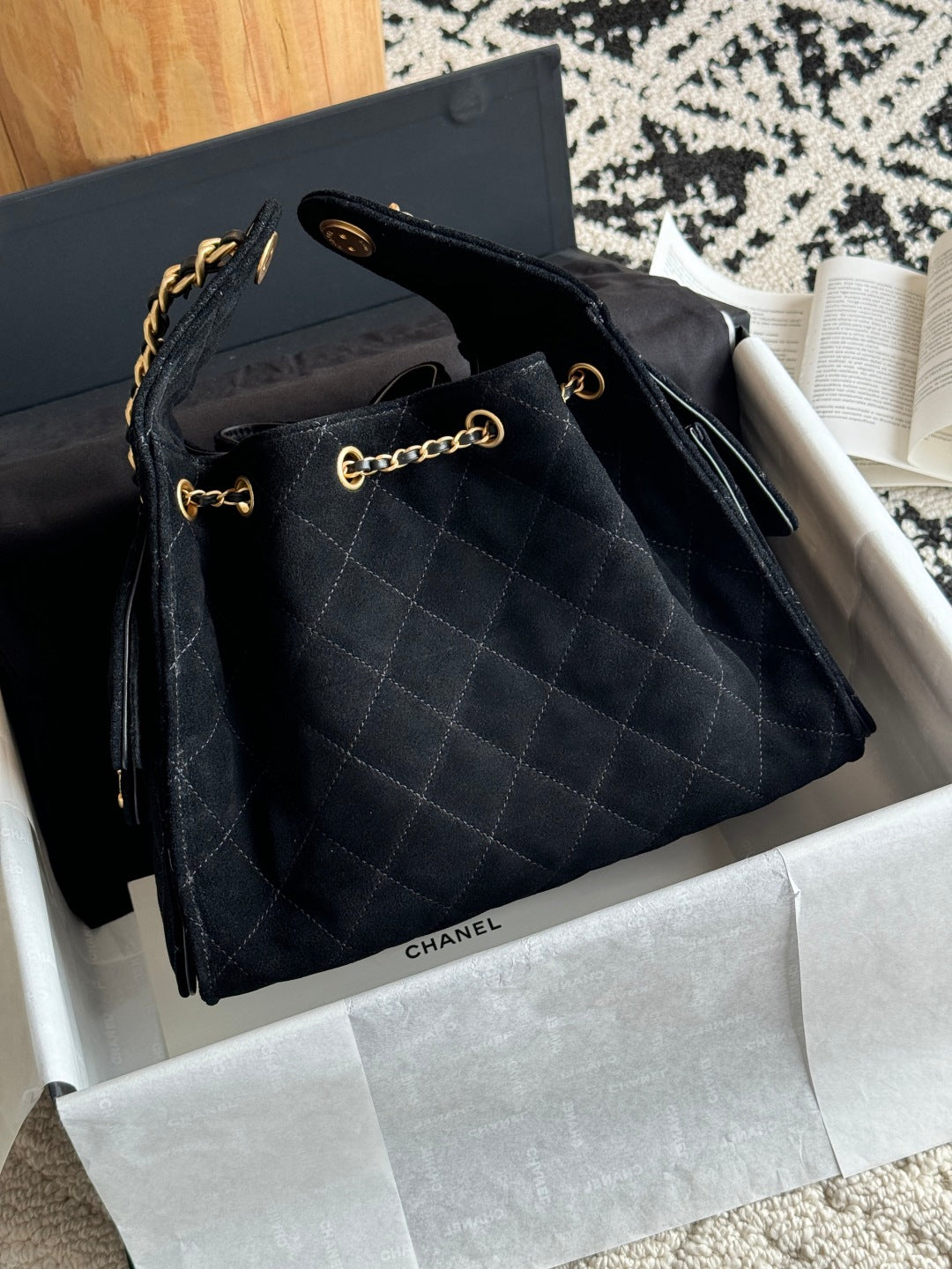 25 Medium Quilted Handbag