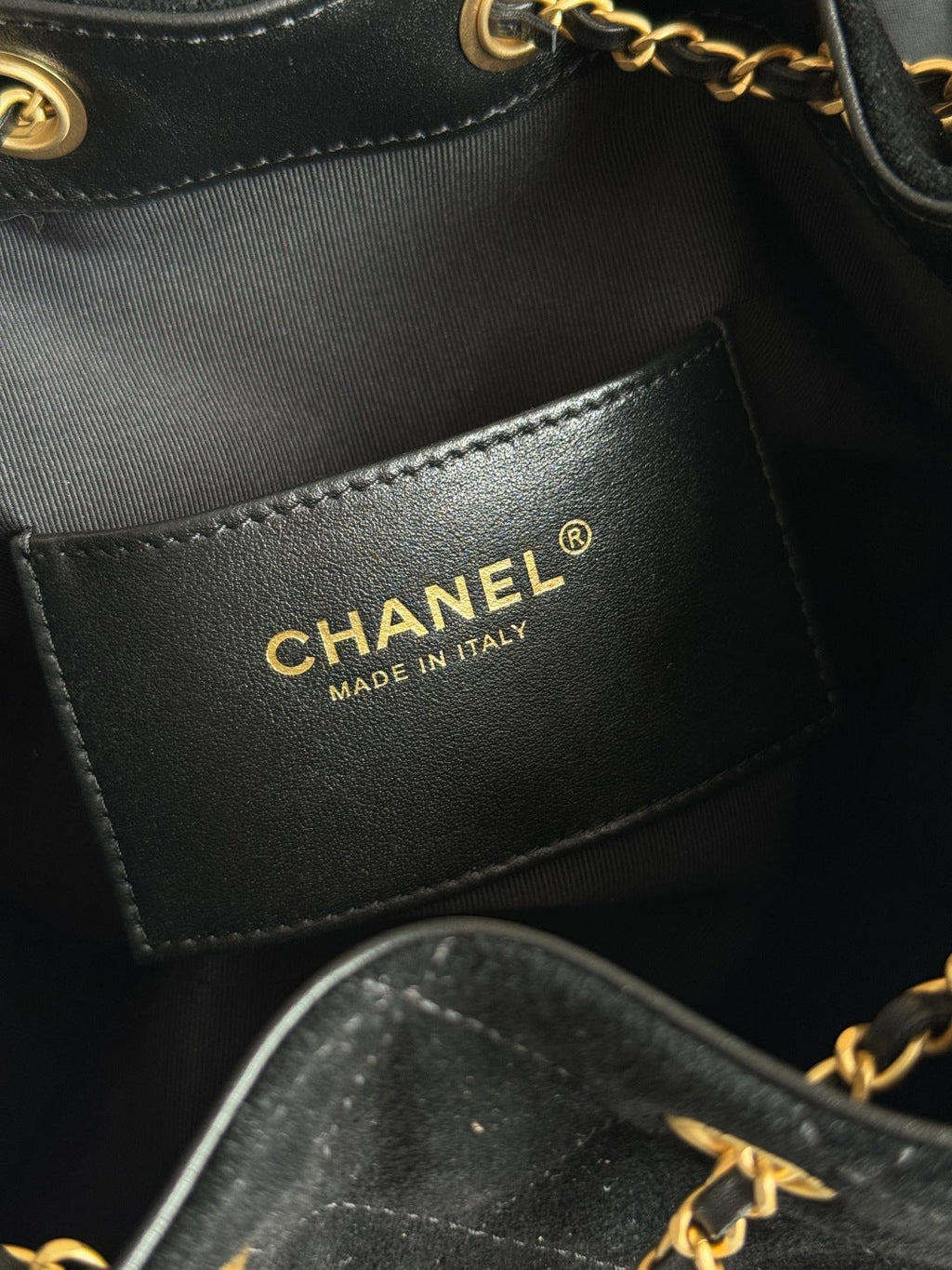 25 Medium Quilted Handbag