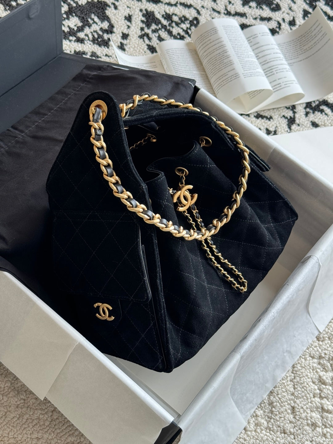25 Medium Quilted Handbag