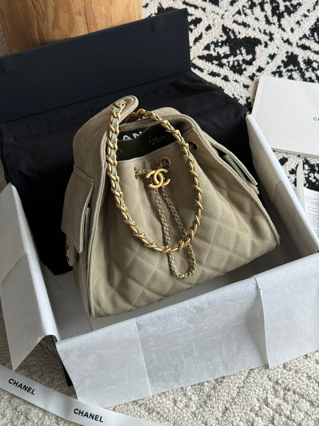 25 Medium Quilted Handbag