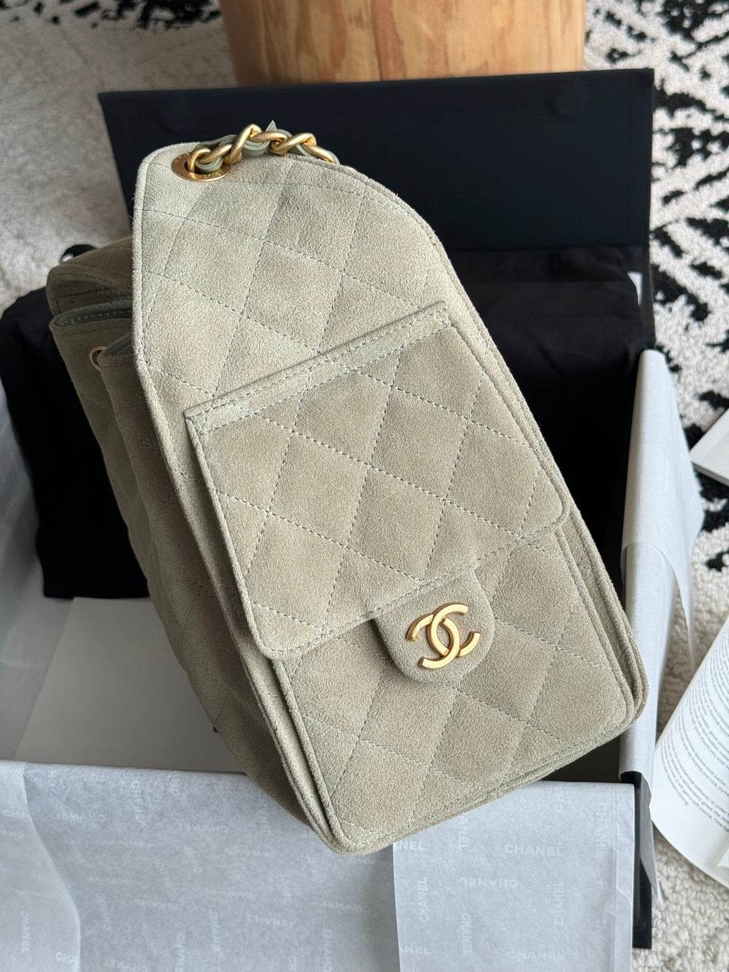 25 Medium Quilted Handbag