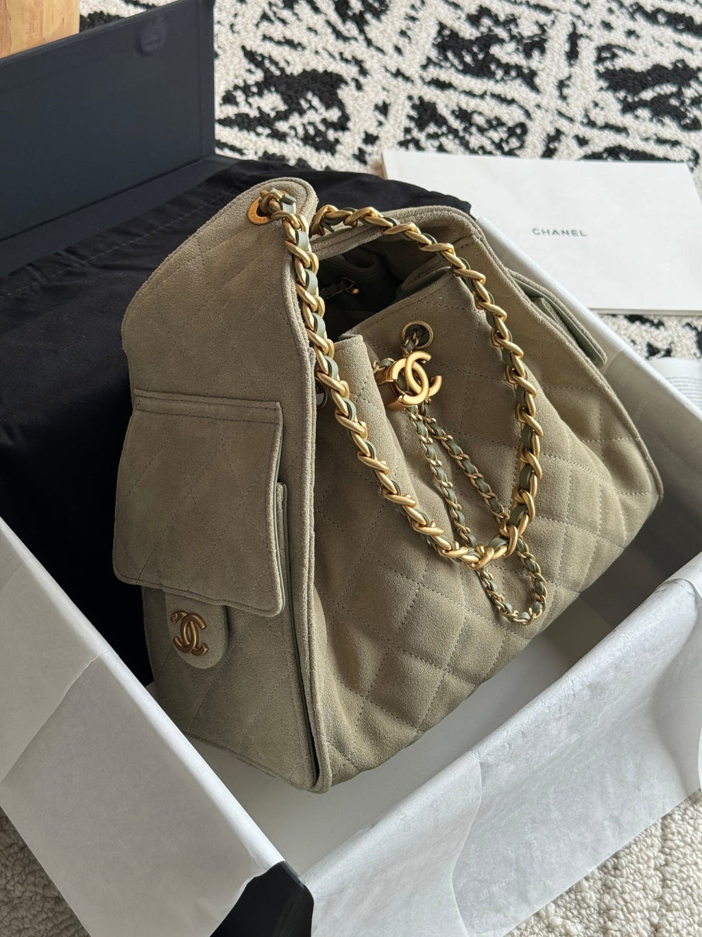 25 Medium Quilted Handbag