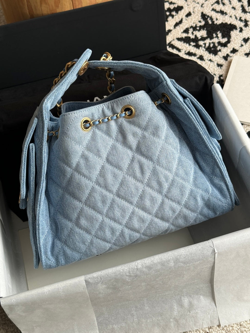 25 Medium Quilted Handbag