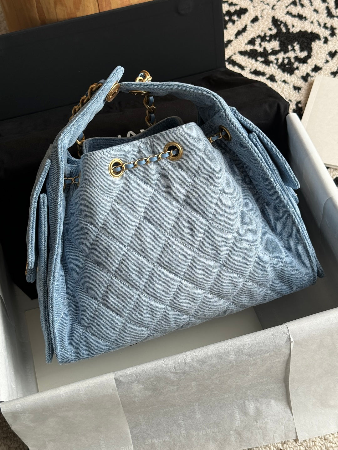 25 Medium Quilted Handbag