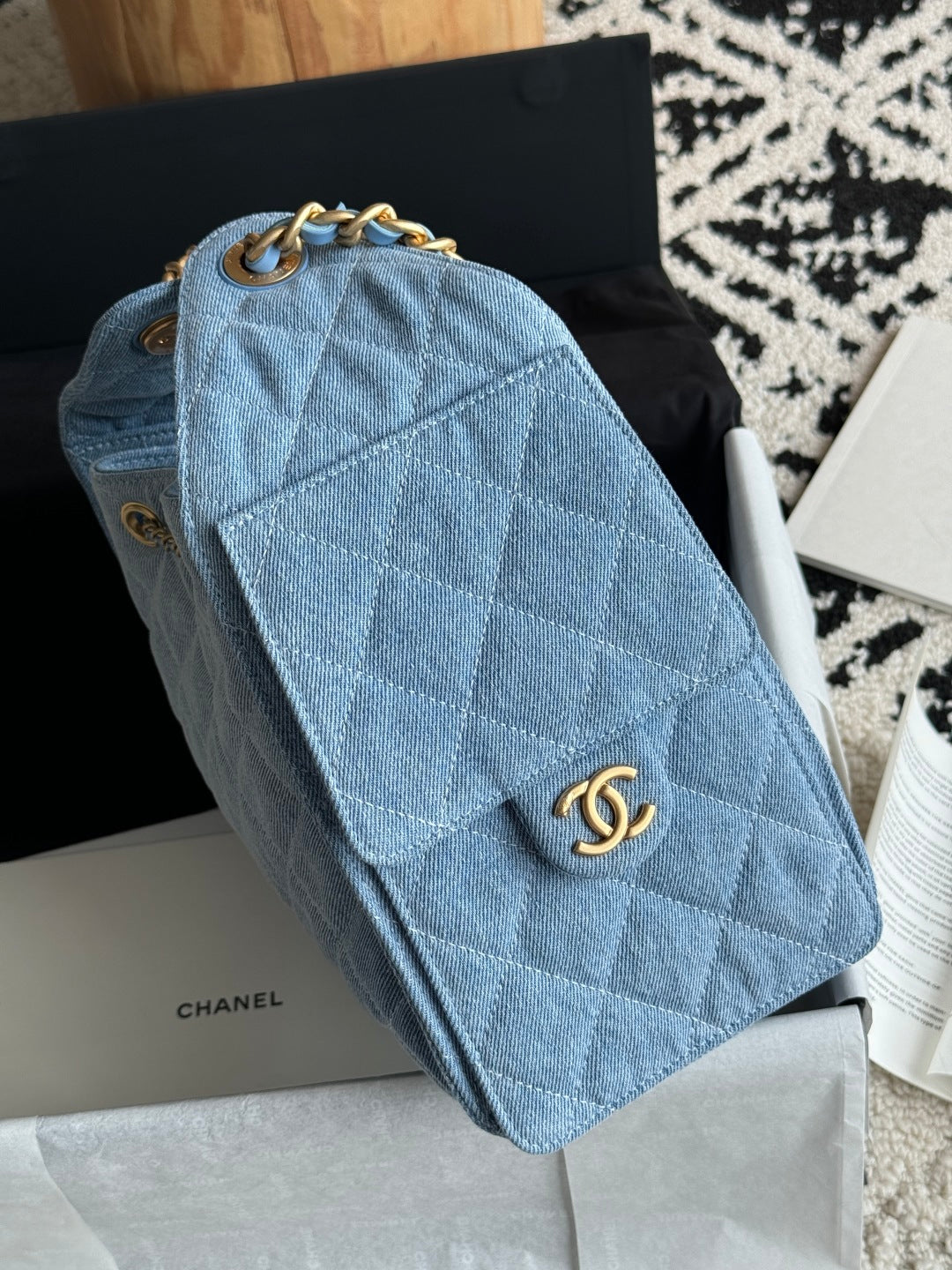 25 Medium Quilted Handbag