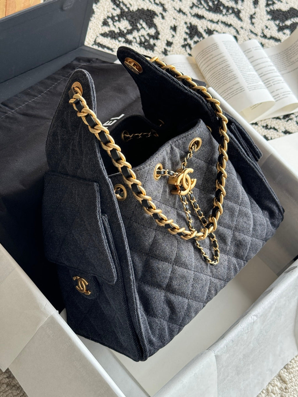 25 Medium Quilted Handbag