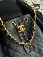 25 Medium Quilted Handbag