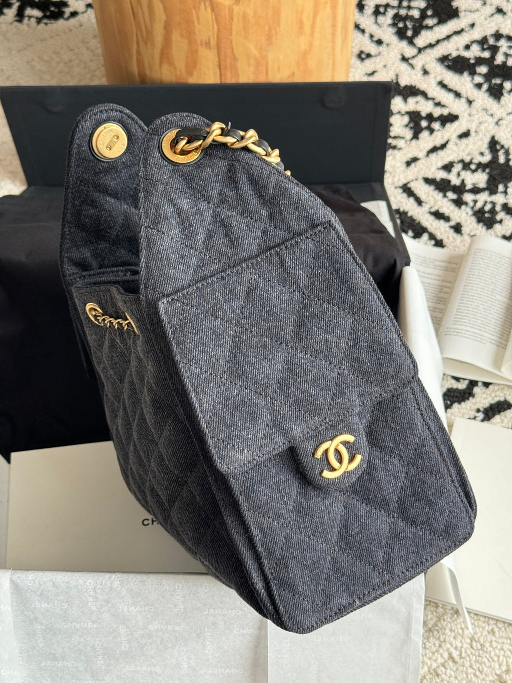 25 Medium Quilted Handbag