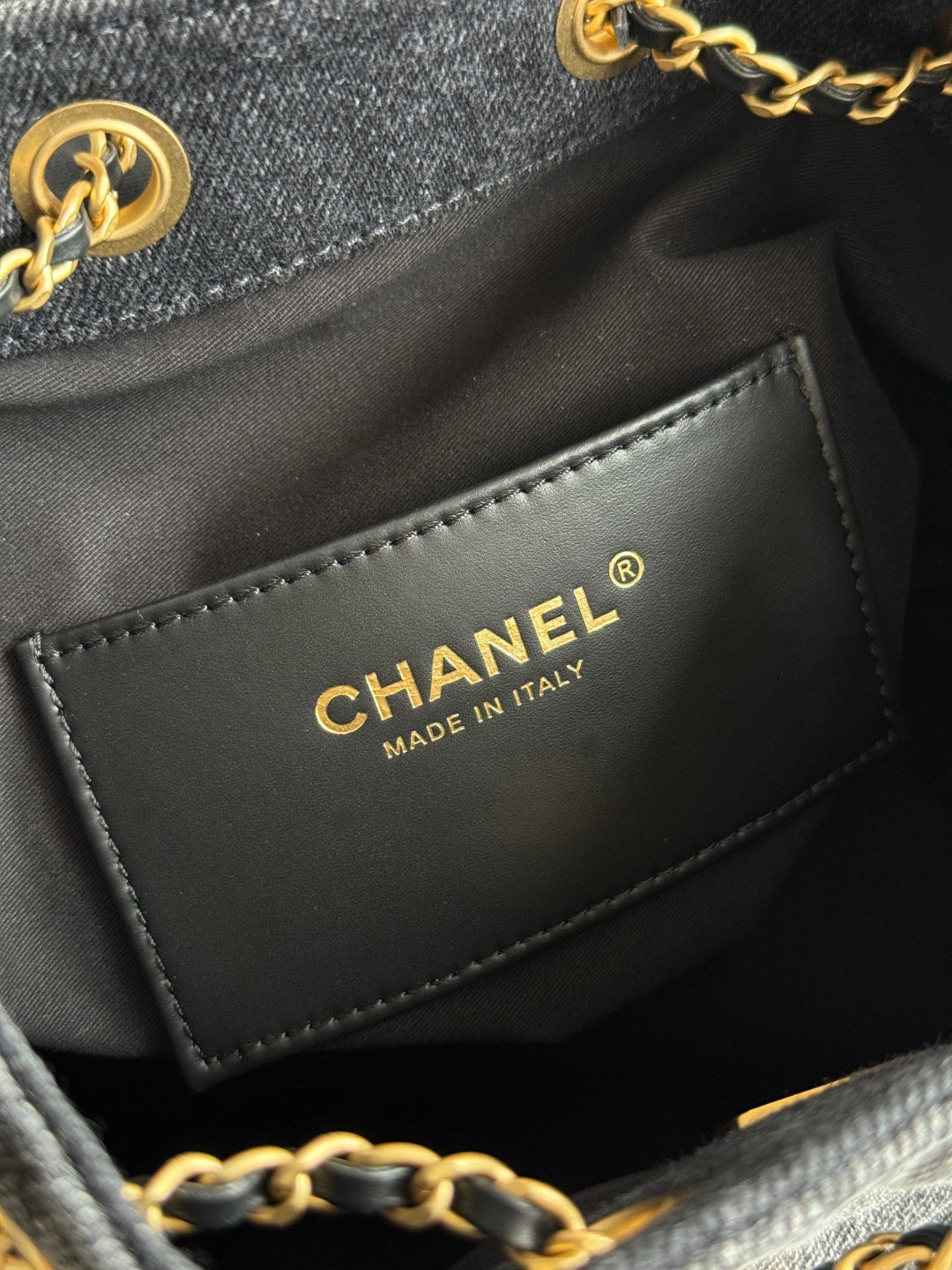 25 Medium Quilted Handbag