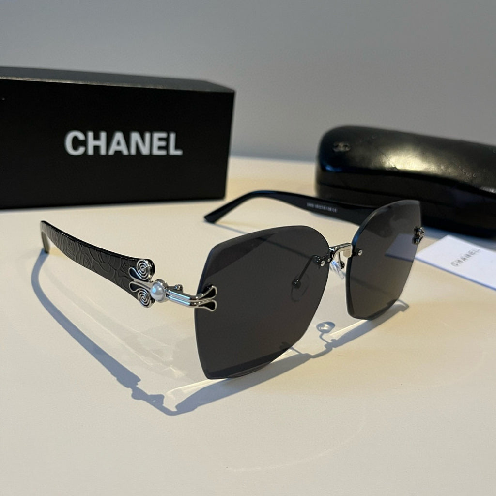 Chain-Temple Rimless Square Sunglasses - Black/Silver - View 1