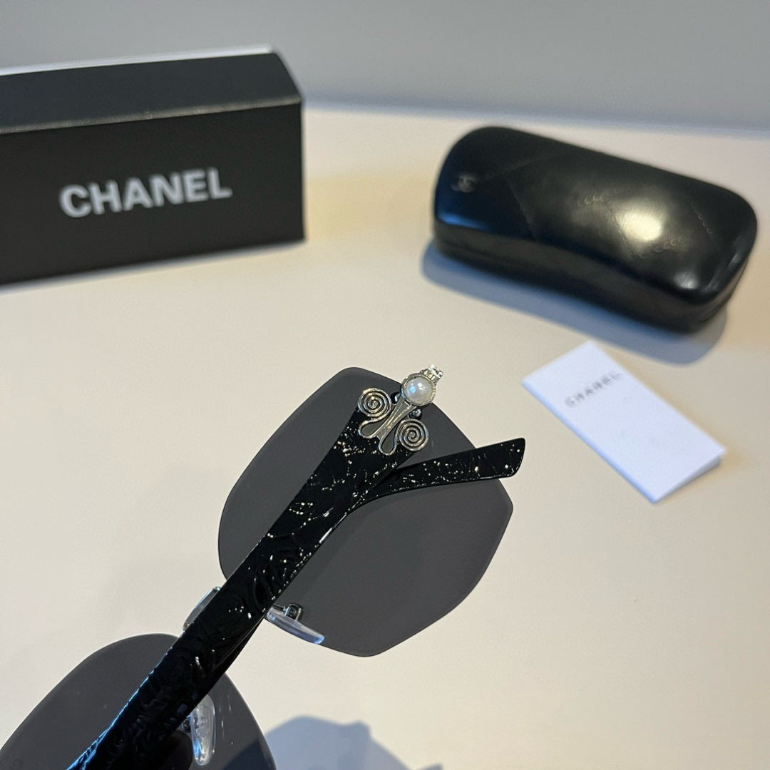 Chain-Temple Rimless Square Sunglasses - Black/Silver - View 6