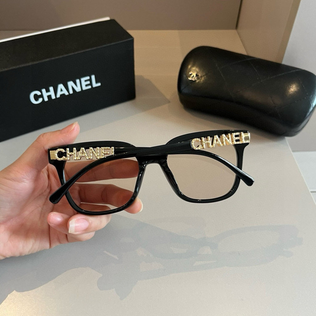 Letter-Temple Cat-Eye Sunglasses - Transparent Black - View 5