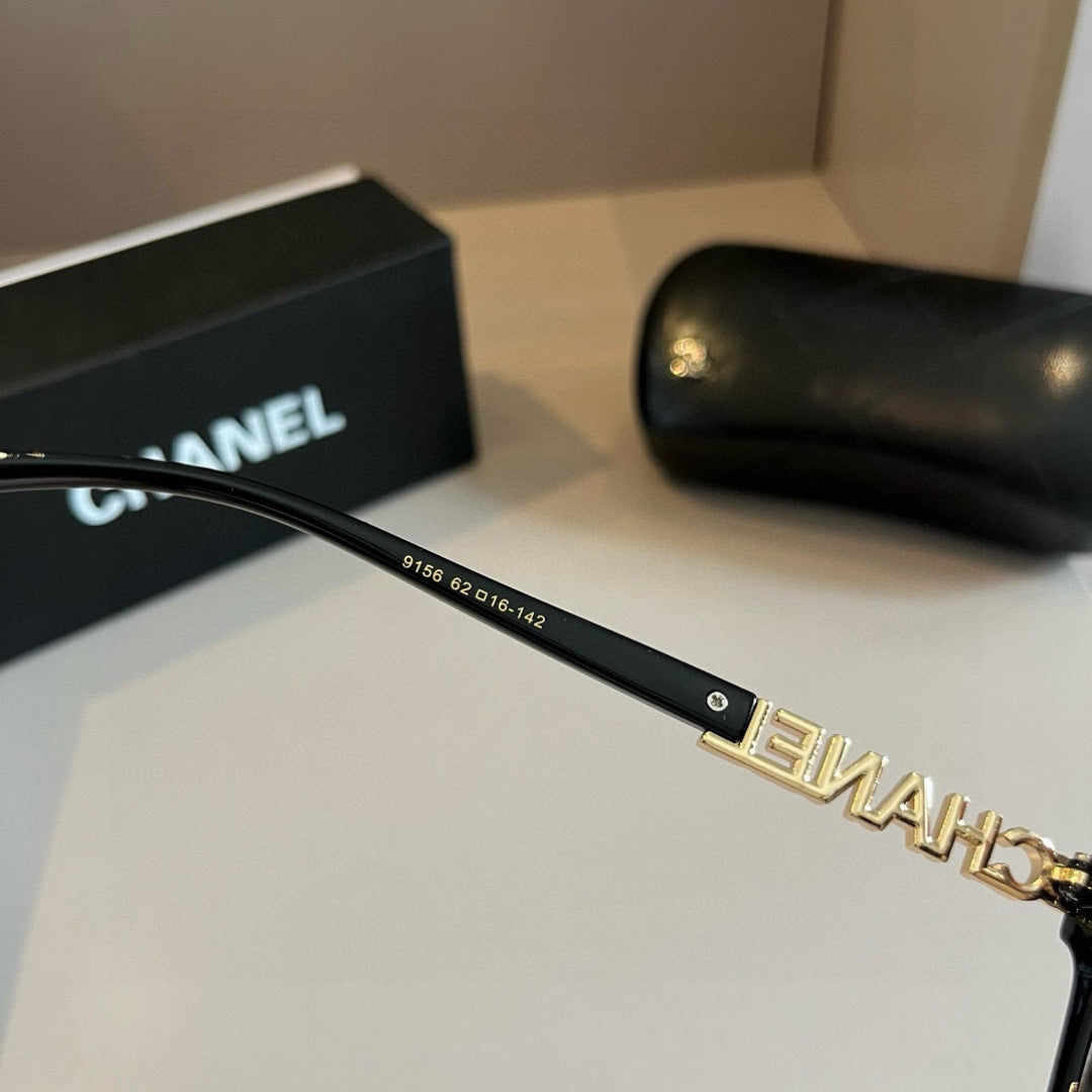 Letter-Temple Cat-Eye Sunglasses - Transparent Black - View 7