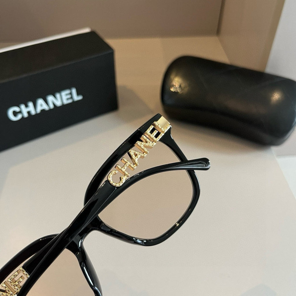 Letter-Temple Cat-Eye Sunglasses - Transparent Black - View 4