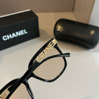 Letter-Temple Cat-Eye Sunglasses - Transparent Black - View 4
