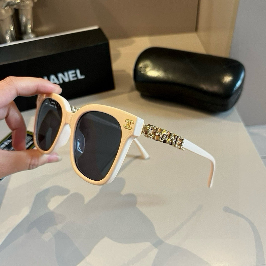 Letter-Temple Cat-Eye Sunglasses - White - View 3