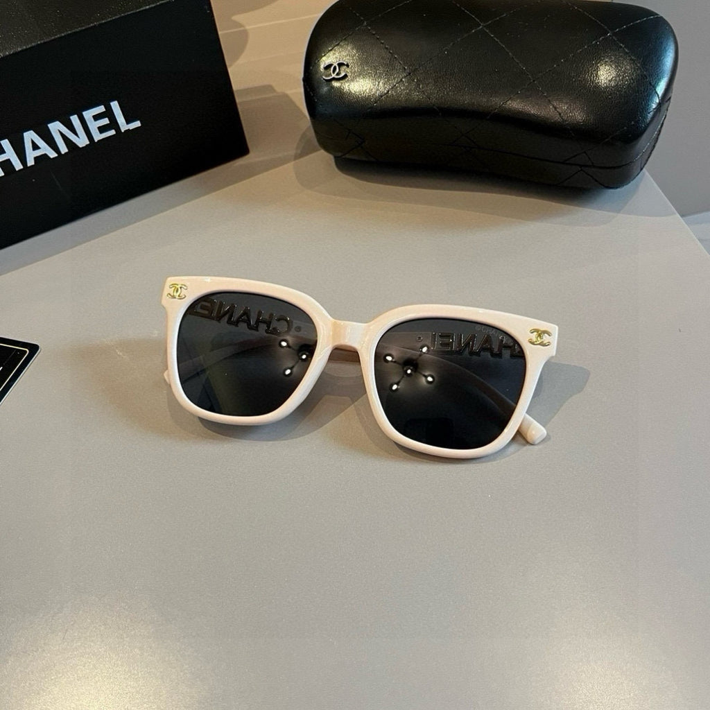 Letter-Temple Cat-Eye Sunglasses - White - View 4