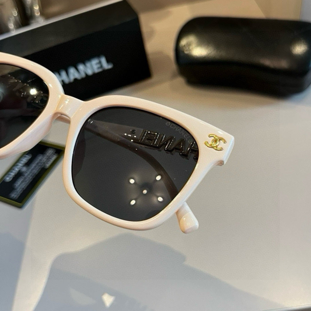 Letter-Temple Cat-Eye Sunglasses - White - View 7