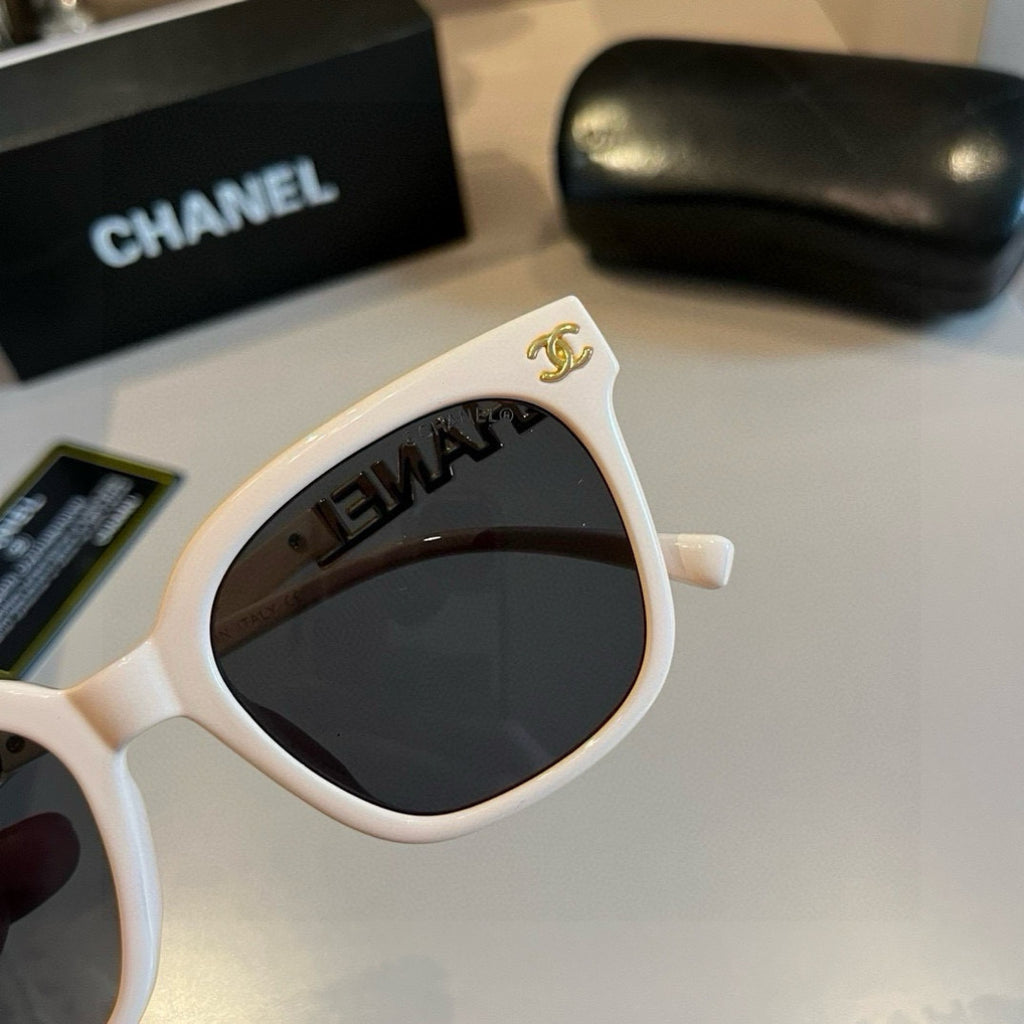 Letter-Temple Cat-Eye Sunglasses - White - View 6