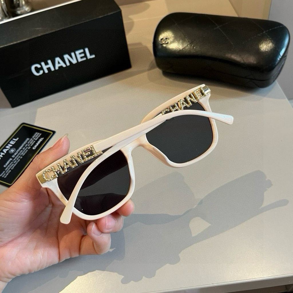 Letter-Temple Cat-Eye Sunglasses - White - View 5