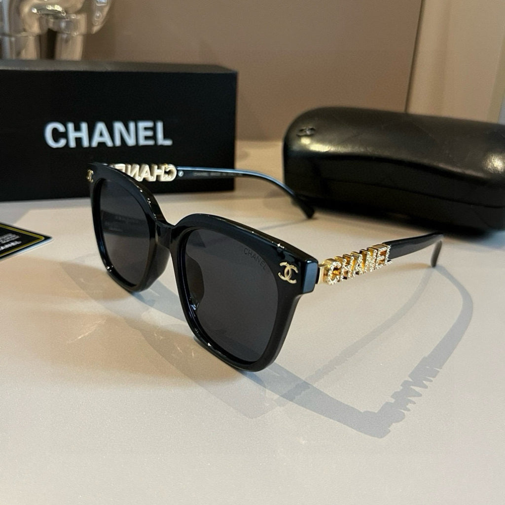 Letter-Temple Cat-Eye Sunglasses - Black - View 3