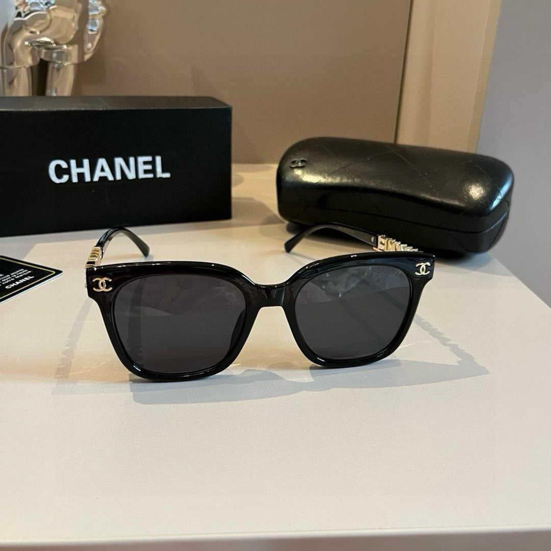 Letter-Temple Cat-Eye Sunglasses - Black - View 4