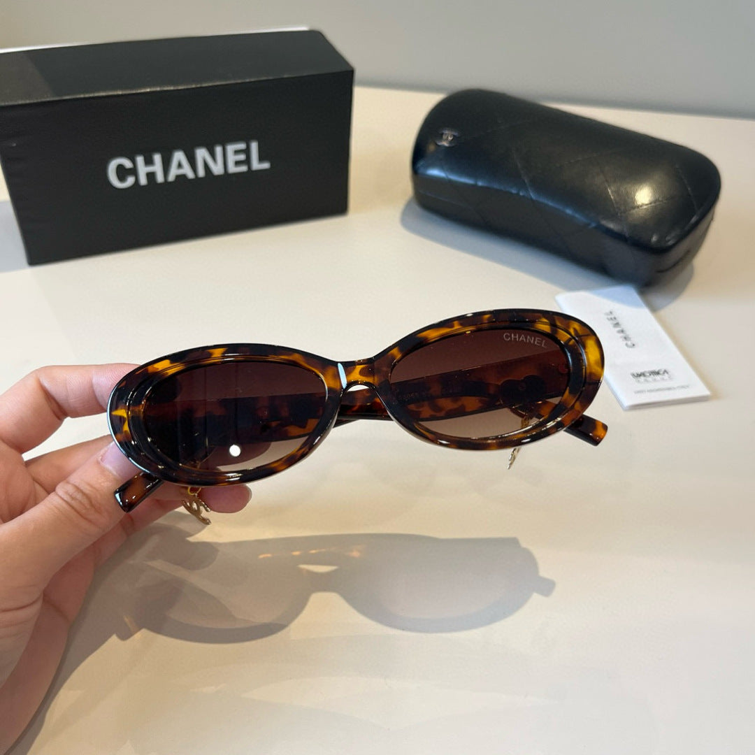 Oval Charm Sunglasses - Tortoiseshell - View 9
