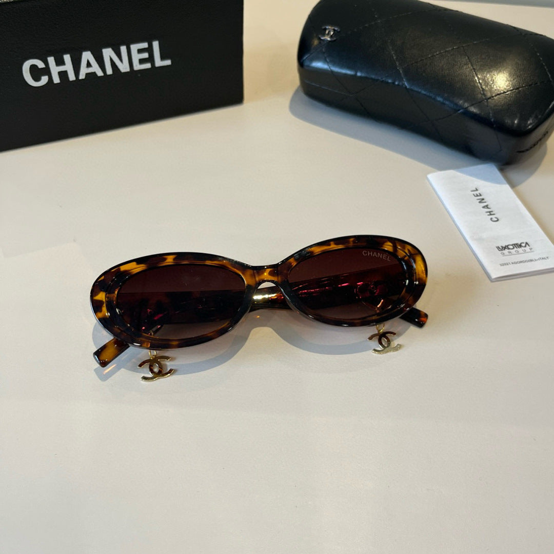 Oval Charm Sunglasses - Tortoiseshell - View 10