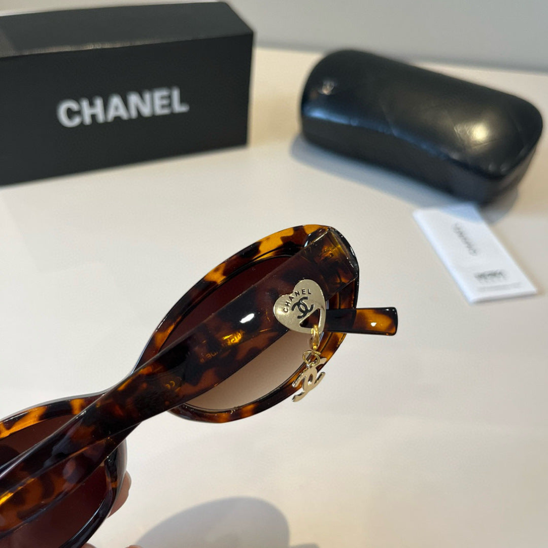 Oval Charm Sunglasses - Tortoiseshell - View 7