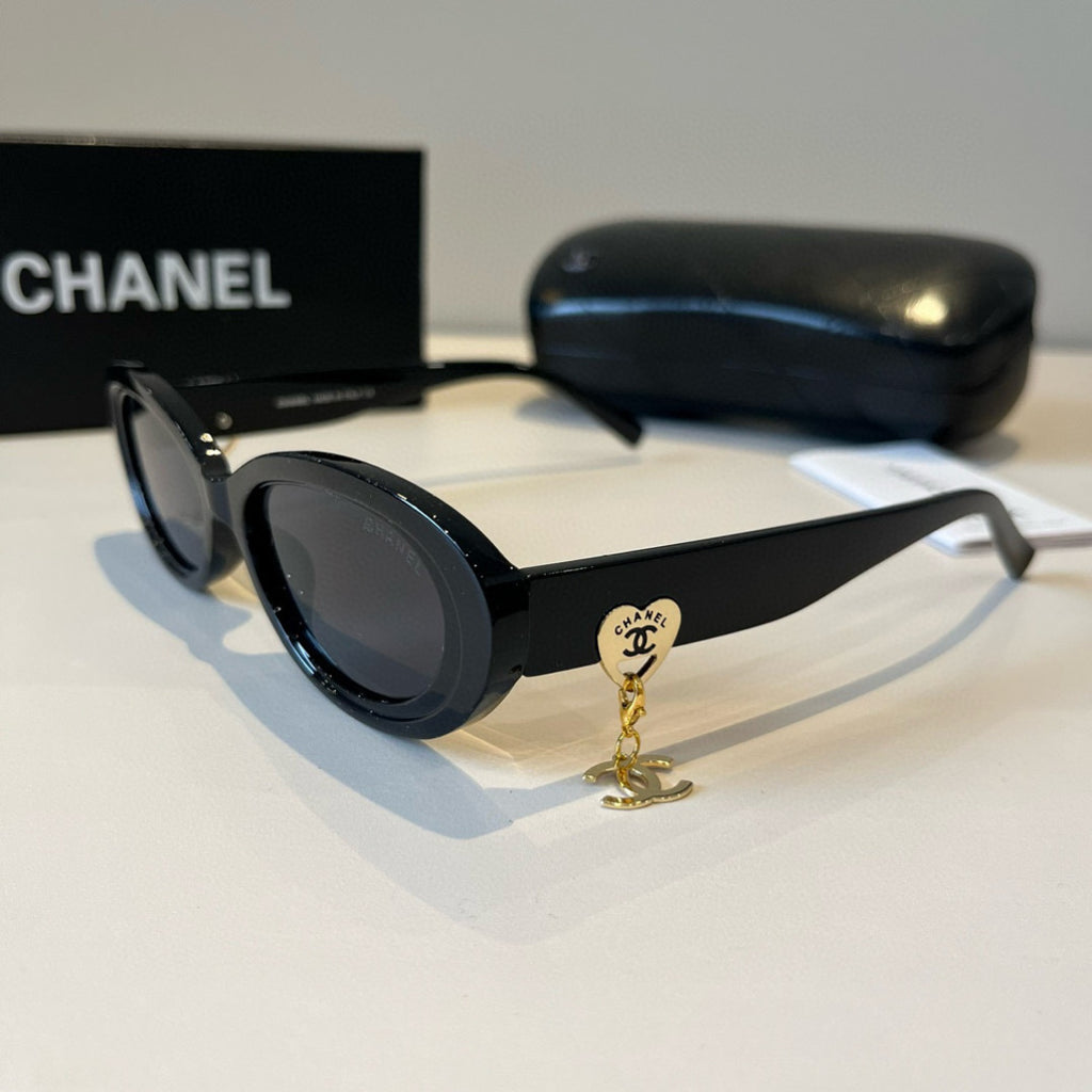 Oval Charm Sunglasses - Black - View 3