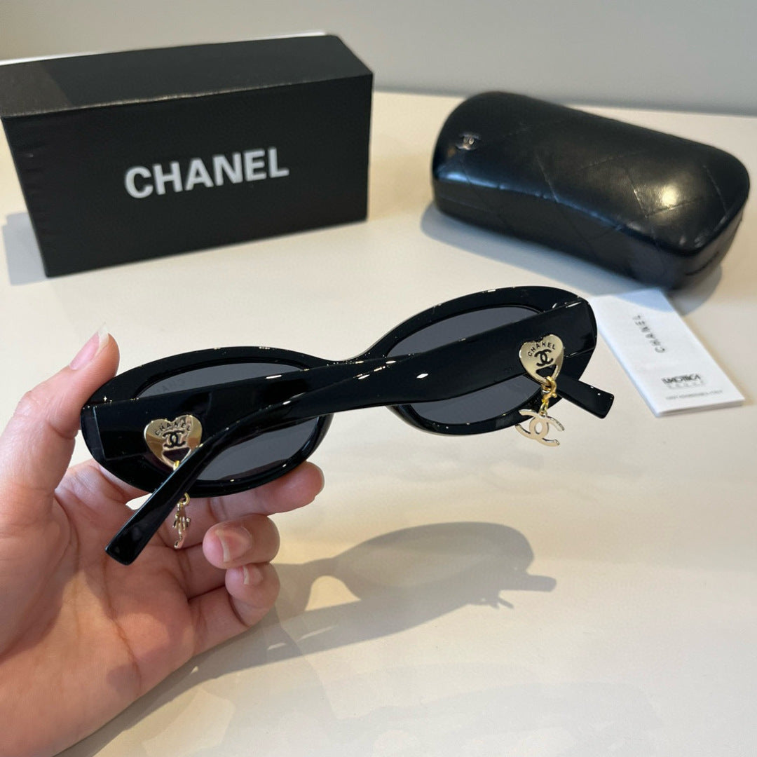 Oval Charm Sunglasses - Black - View 8