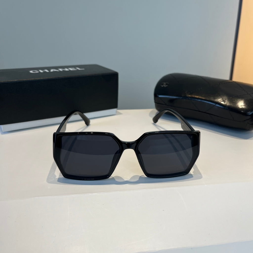 Oversized Gradient Square Sunglasses - Black - View 2