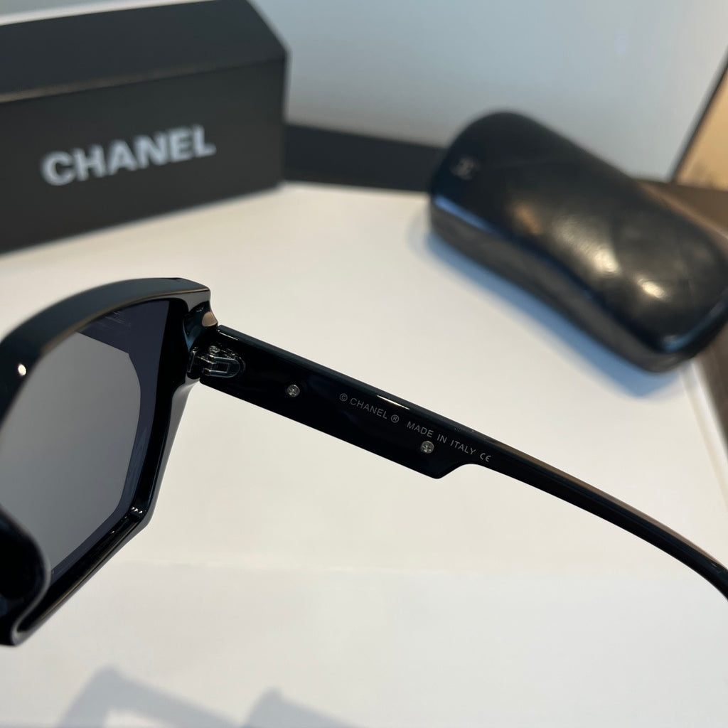 Oversized Gradient Square Sunglasses - Black - View 5