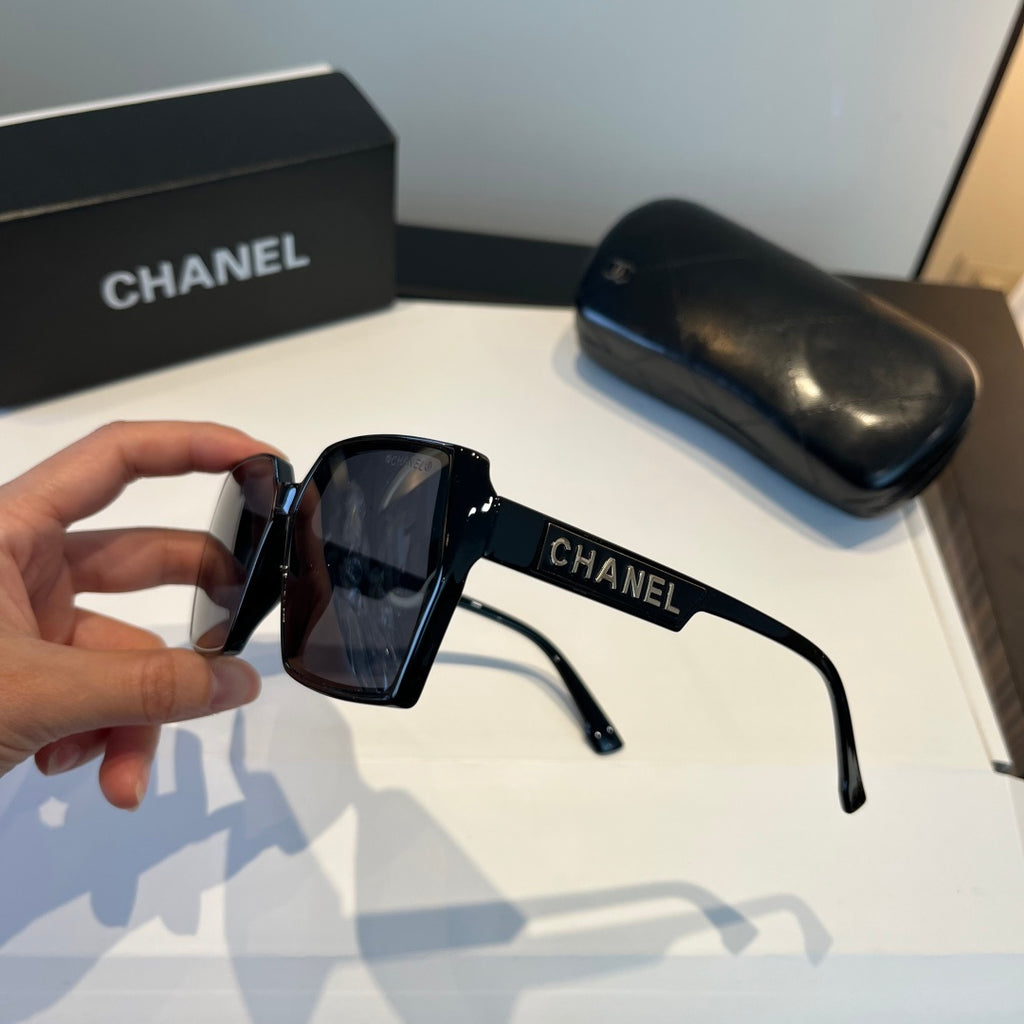 Oversized Gradient Square Sunglasses - Black - View 4