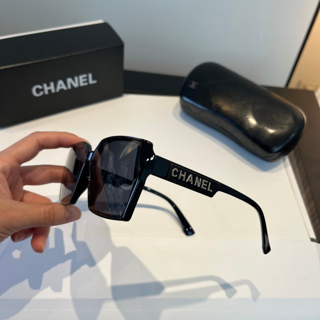 Oversized Gradient Square Sunglasses - Black - View 4