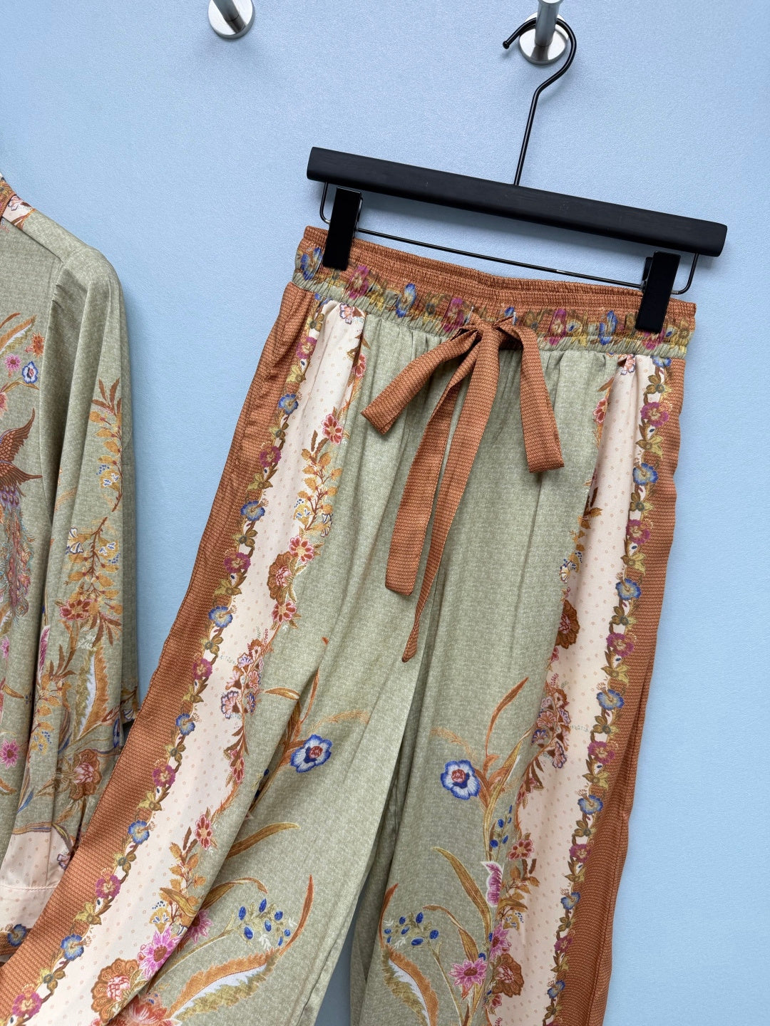 Satin-Finish Bird Print Shirt And Trousers Set - Sage Green - View 6