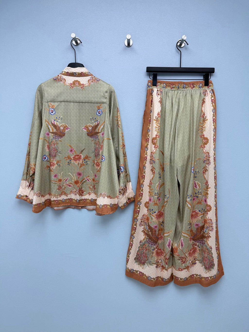 Satin-Finish Bird Print Shirt And Trousers Set - Sage Green - View 9