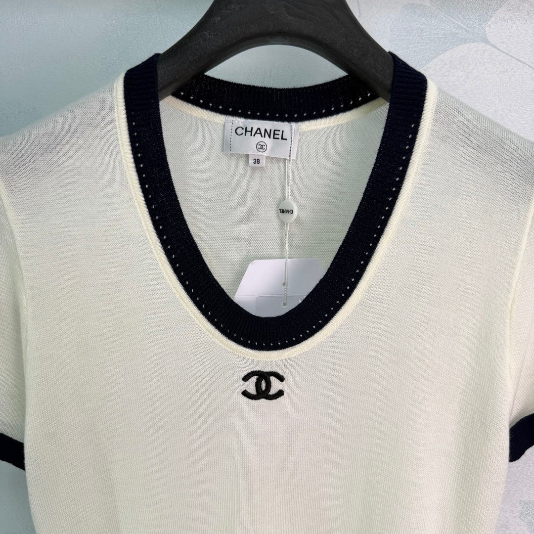 V-Neck Contrast-Trim Knit Top - View 4