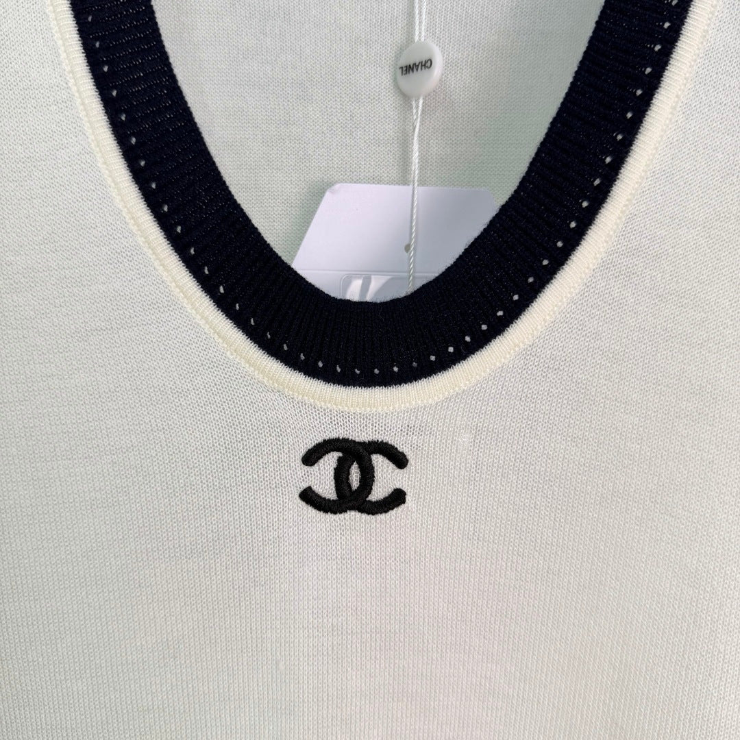 V-Neck Contrast-Trim Knit Top - View 6