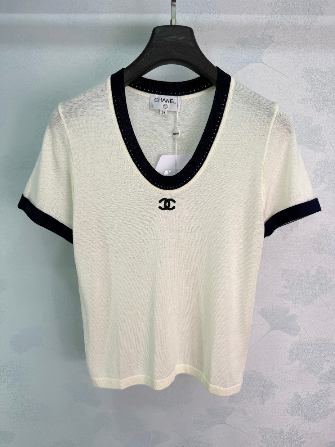V-Neck Contrast-Trim Knit Top - View 3