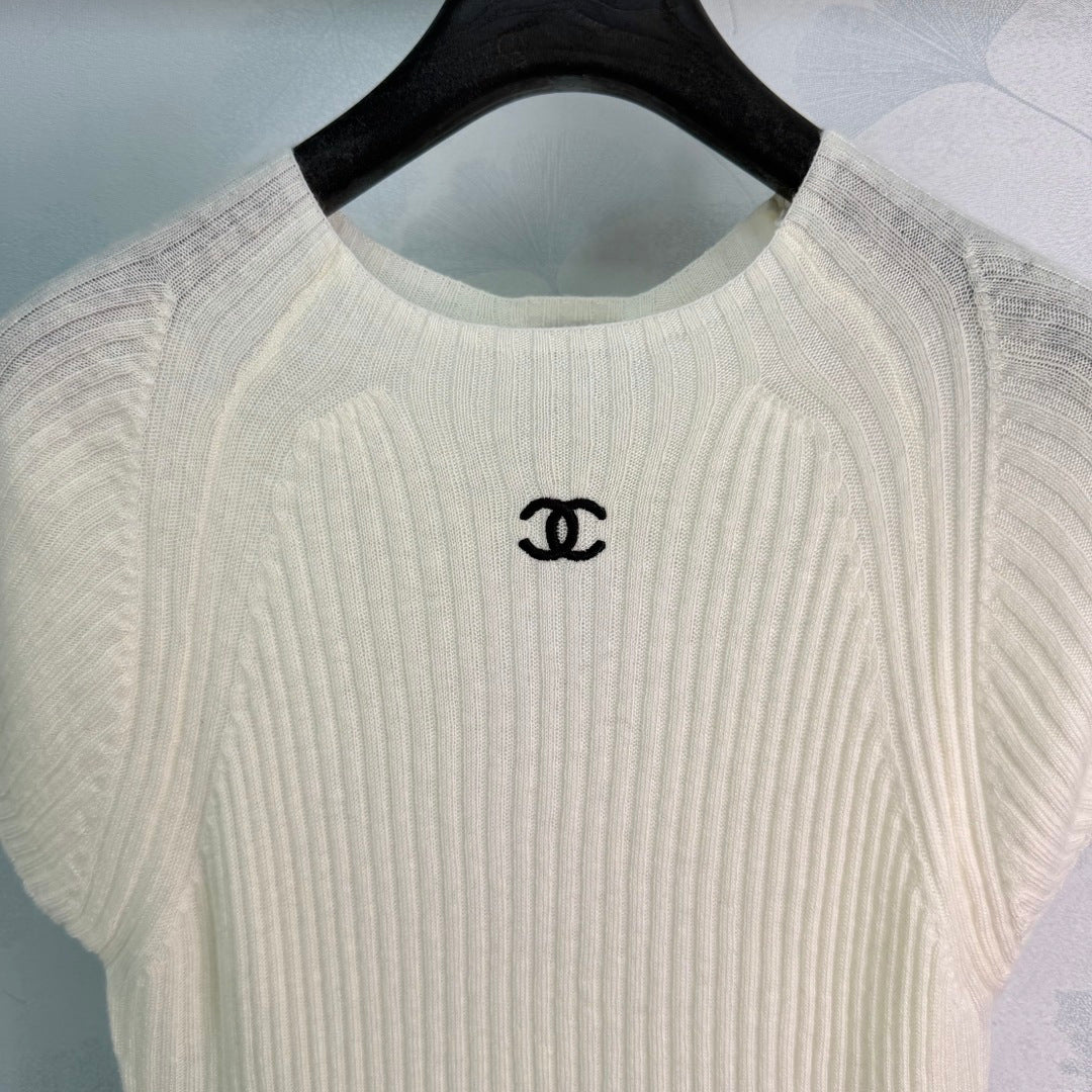 Contrast-Trim Knit Cardigan - View 4