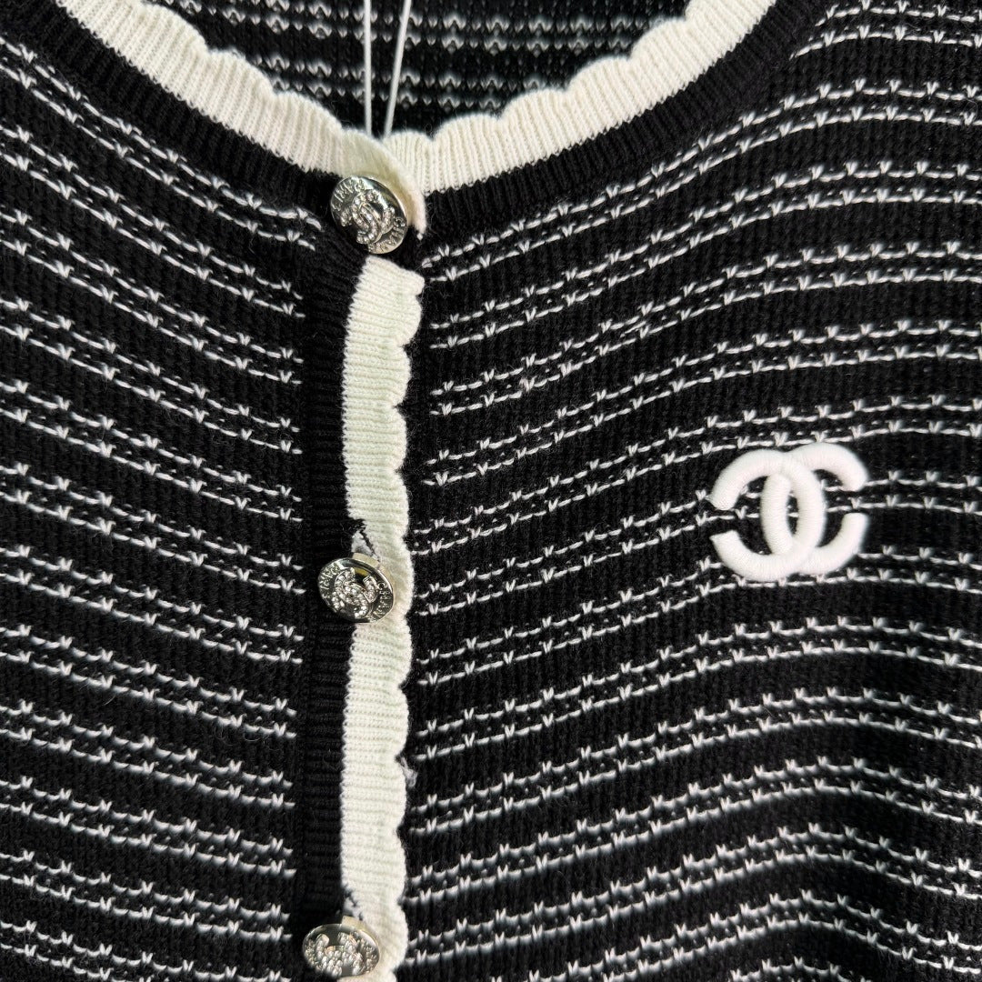 Contrast-Trim Knit Cardigan - View 5