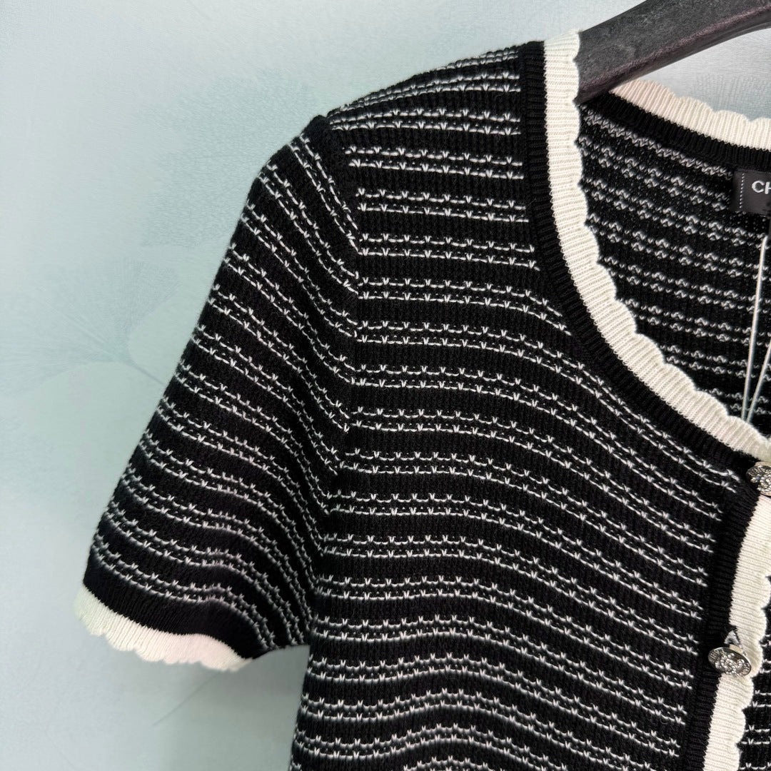 Contrast-Trim Knit Cardigan - View 4
